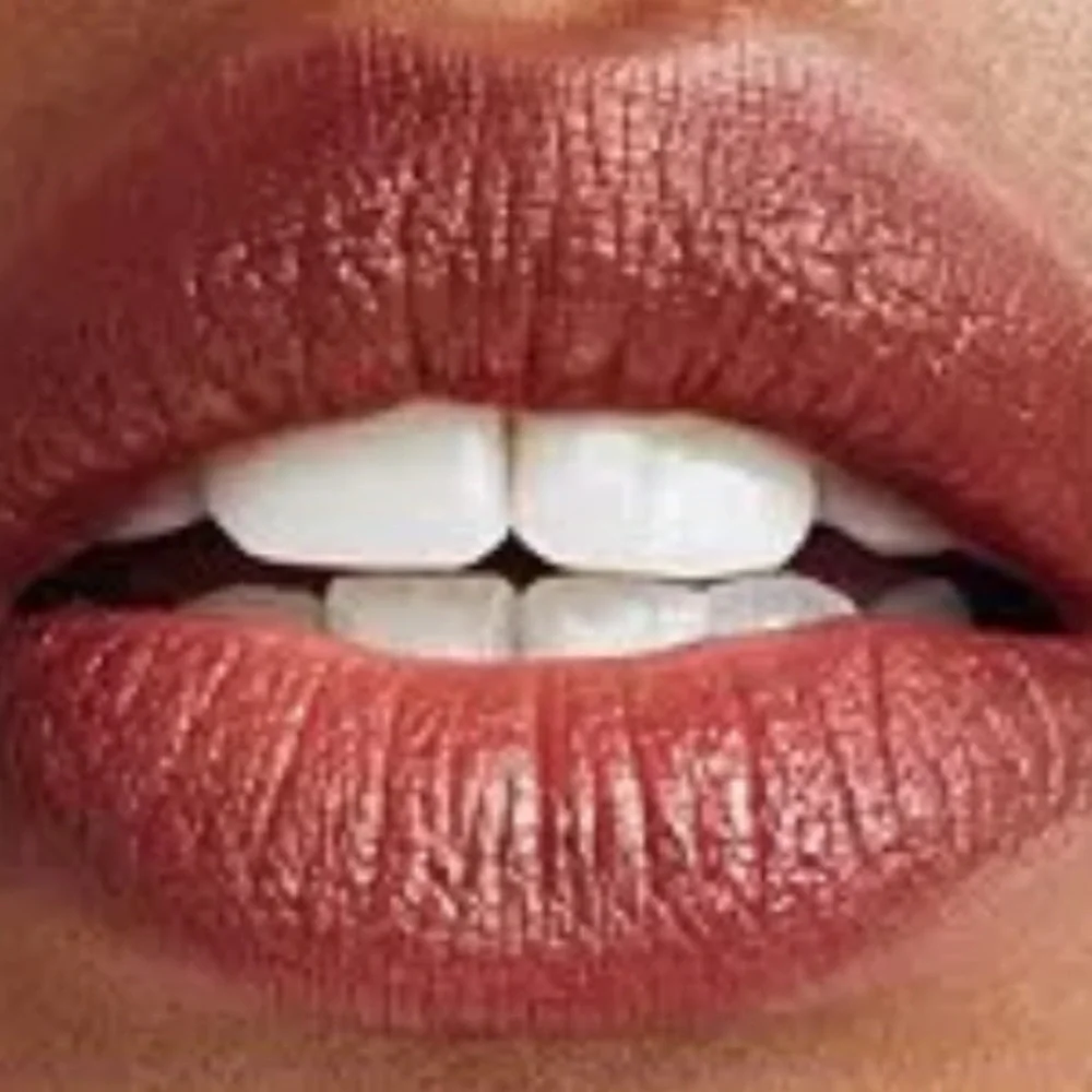 🌙💕Clinique Embrace Me Lipstick